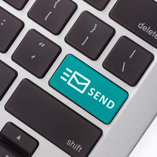 💌 Как да създадете професионален имейл бюлетин с Canva - DesignWithCanva